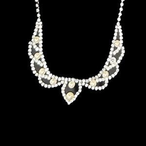 🌸NWT “RSVP” Hypo-Allergenic Faux Silver and Rhinestone Costume Necklace